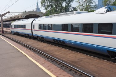 modern tren