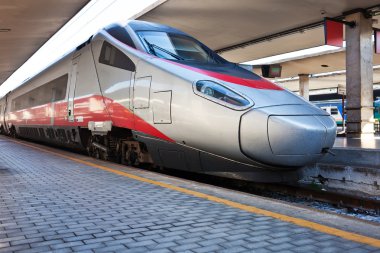modern tren