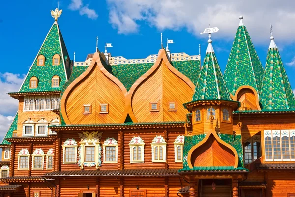 Palacio de madera en Rusia — Foto de Stock