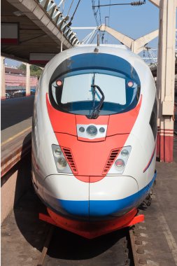 modern tren