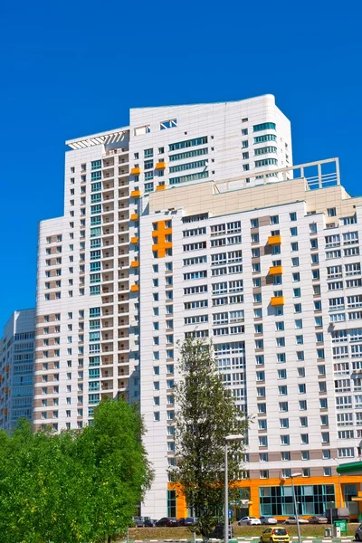 Modern apartment buildings — Stock Photo, Image