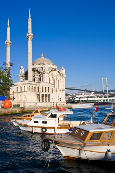 Ortakoy moskén — Stockfoto