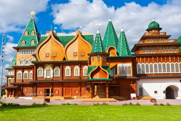 Palacio de madera en Rusia —  Fotos de Stock