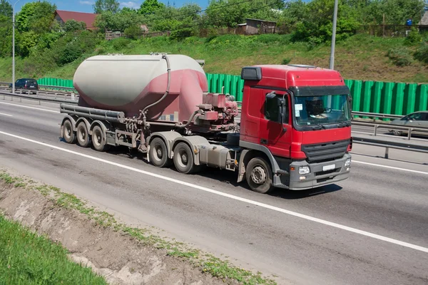 Otobanda kamyon — Stok fotoğraf