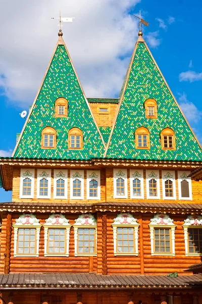 Palacio de madera en Rusia — Foto de Stock