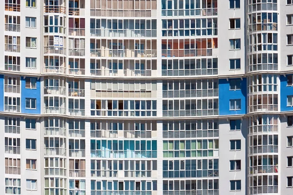 Moderno edifício de apartamentos — Fotografia de Stock