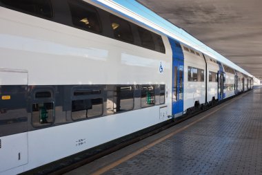 modern tren