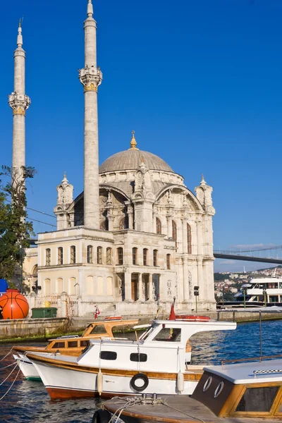 Ortakoy moskén — Stockfoto