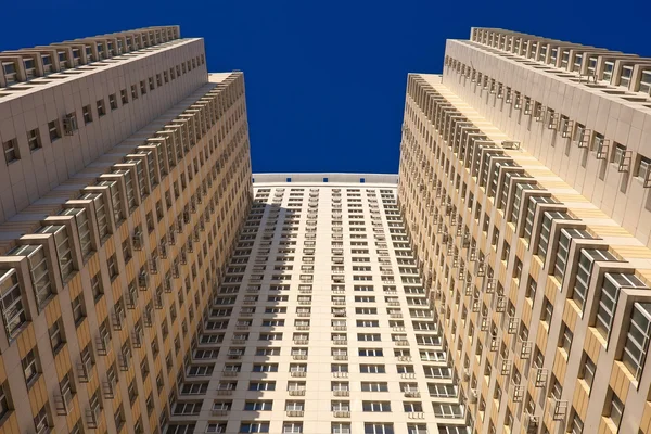 Modern apartment building — Stock Photo, Image