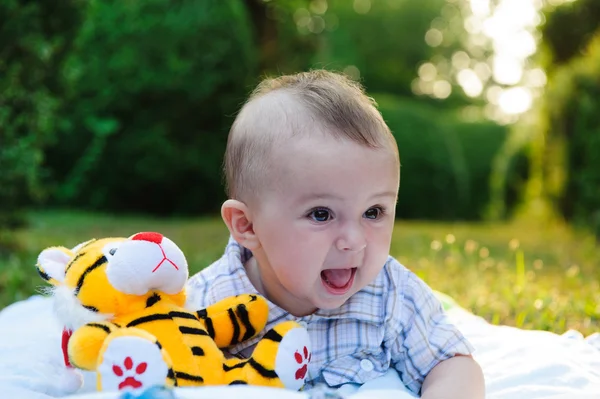 かわいい赤ちゃんの男の子の肖像画 — ストック写真