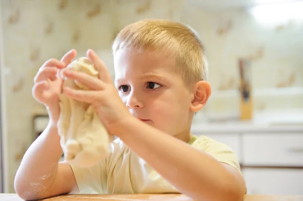 Kneading dough — Stock Photo, Image