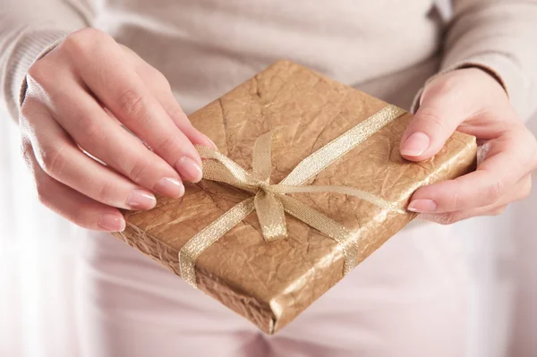 Caja de regalo —  Fotos de Stock