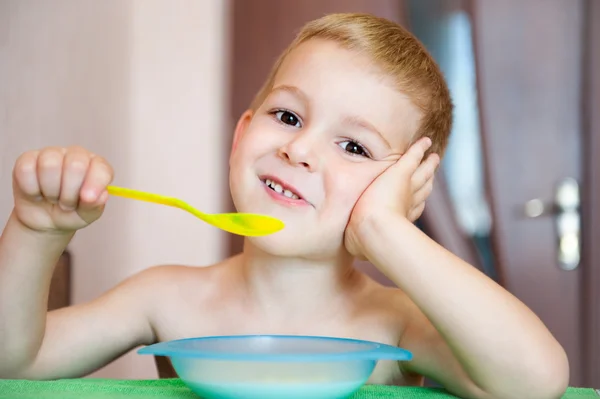 Little boy eating corn flakes with milk — Stock Image Little boy eating corn flakes with milk Stock Image