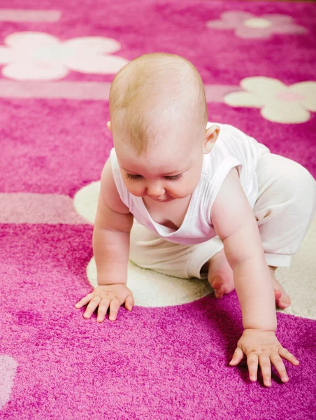 Bambino su moquette — Foto Stock