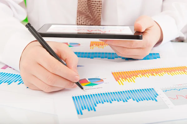 Businessman analyzing graphs and charts — Stock Photo, Image