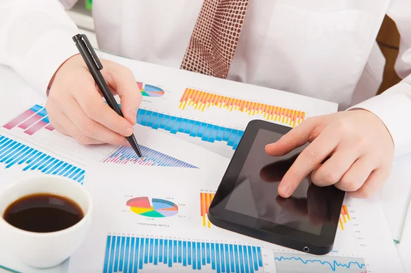 Businessman analyzing graphs and charts — Stock Photo, Image