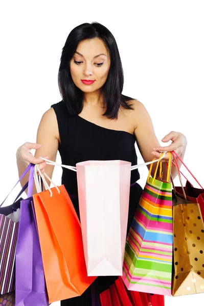 Junge brünette Frau mit Einkaufstaschen isoliert auf weiß — Stockfoto