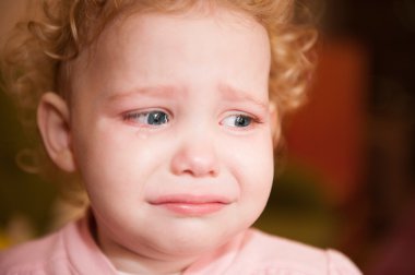 Ağlayan bebek yüzü tatlı