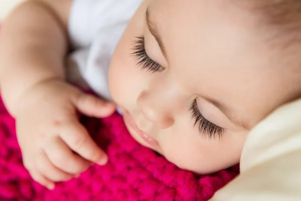 Retrato de primer plano del bebé dormido — Foto de Stock