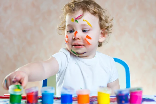 Cute little child painting — Stok fotoğraf