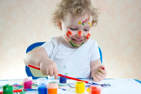 Cute little child painting — Stok fotoğraf