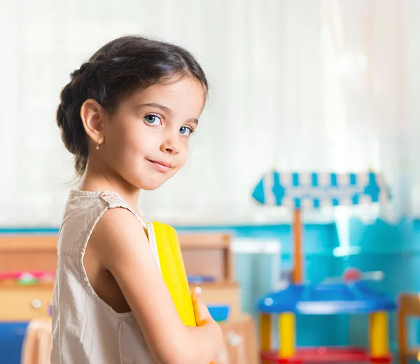 Hermoso retrato de niña —  Fotos de Stock