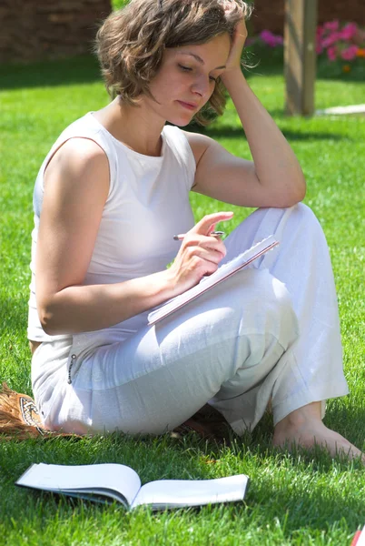 Thinking on homework — Stock Photo, Image