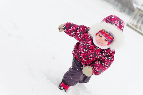 Cute little girl in snow — Stock Photo, Image