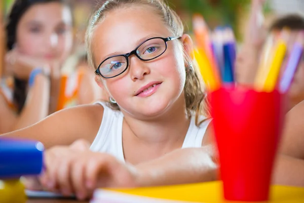 Porträtt av vackra skolflicka Tjej — Stockfoto