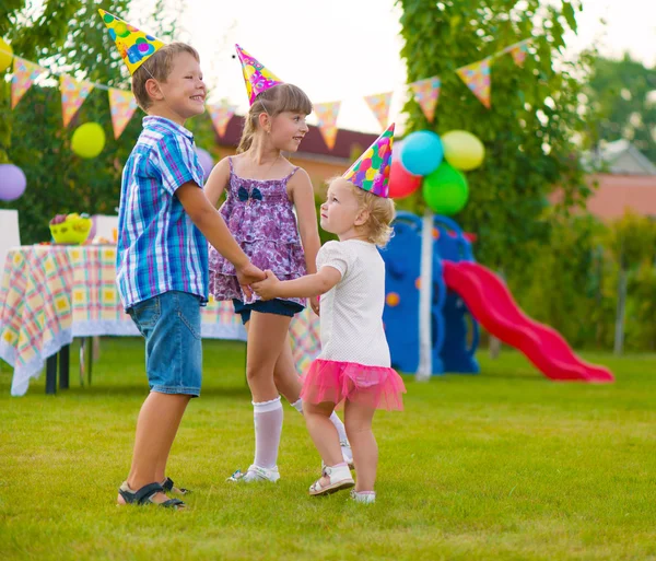 Three little kids dancing roundelay — Stock Photo, Image