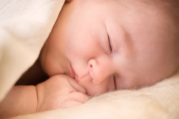 Nahaufnahme Porträt des neugeborenen Babys — Stockfoto