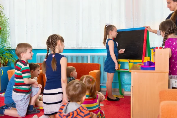 Les op de kleuterschool — Stockfoto