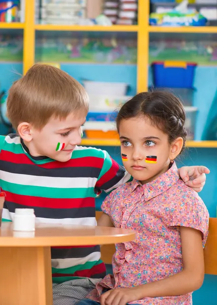 Niños pequeños en el campamento de idiomas — Foto de Stock