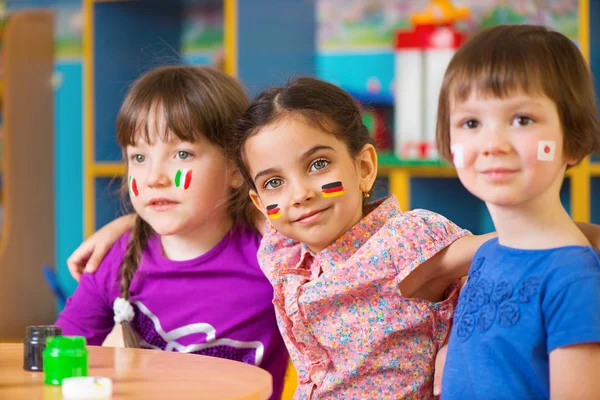 Bambini nel campo di lingue — Foto Stock