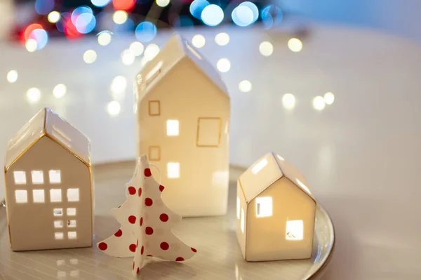 Χριστουγεννιάτικη Διακόσμηση Μικρά Σκανδιναβικά Hauses Χριστουγεννιάτικο Δέντρο Και Μαγικά Φώτα — Φωτογραφία Αρχείου