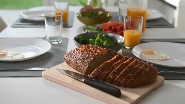 Fps Déplacement Une Table Petit Déjeuner Saine Avec Des Légumes — Video