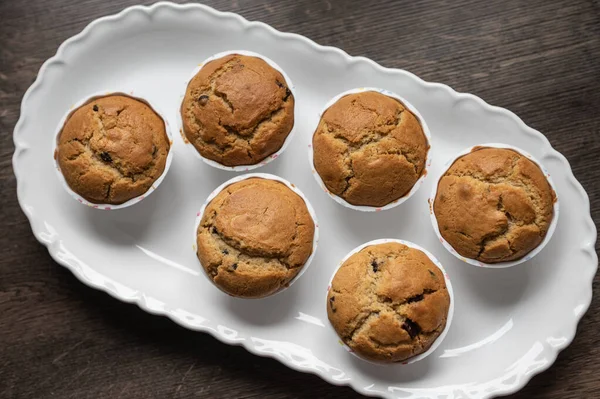 Uitzicht Van Boven Foto Van Heerlijke Zoete Muffins Witte Plaat — Stockfoto