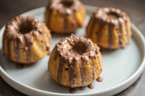 Potah Čokoládovou Polevou Chutné Muffiny Narozeninové Párty — Stock fotografie