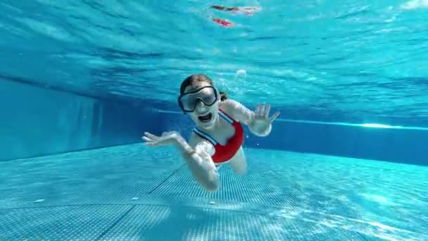 Slow Motion Video Funny Little Girl Having Fun Water Swimming — Vídeos de Stock