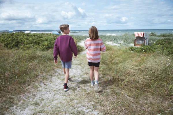 Two Cute Teenage Children Joyful Walking White Beach Dunes Blue — Stockfoto