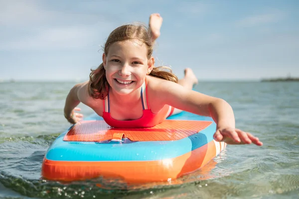 Happy Teen Girl Lying Stand Paddle Board Enjoy Water — Zdjęcie stockowe