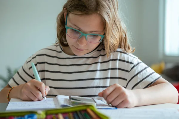 Blonde Teen Schoolgirl Doing Her Homework Classes — Stockfoto