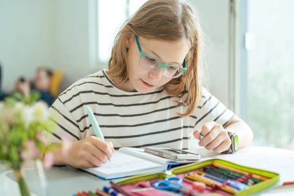 Blonde Teen Schoolgirl Doing Her Homework Classes Stockbild