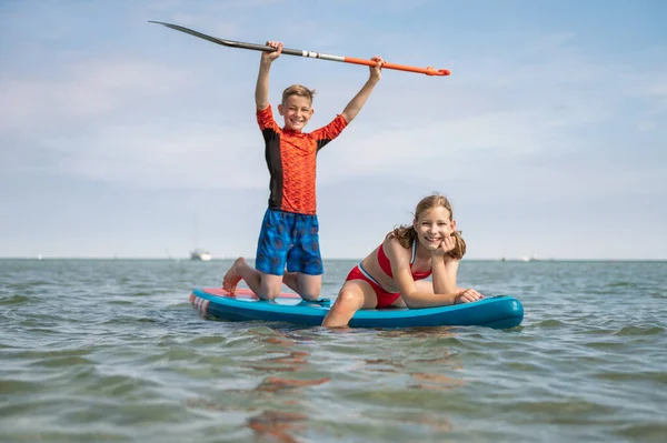 Happy Teenage Siblings Playing Having Fun Paddle Board Sunny Summer — Stockfoto