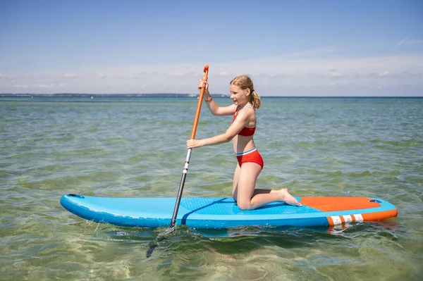 Beautiful Child Girl Practice Paddling Surfboard Sea Summer Vocation — Stock fotografie