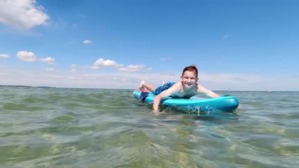 Handsome Teen Boy Lying Swim Sup Board Sea Summer Vacationsummer — Stockvideo