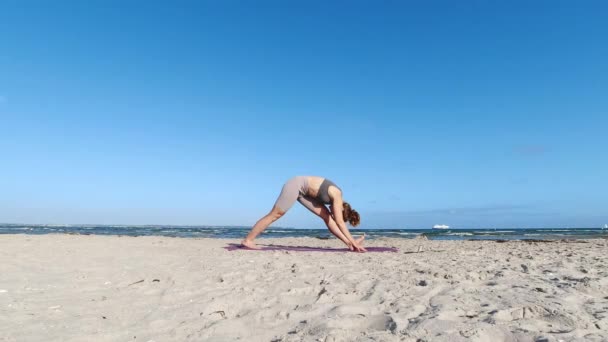 60Fps Morning Yoga Routine Baltic Sea Coastline Clear Blue Sky — Stockvideo