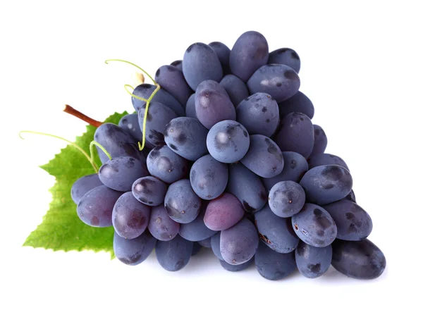 Uvas maduras con hoja — Foto de Stock