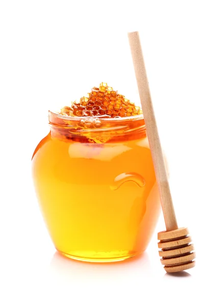 Miel fresca con cuchara de madera — Foto de Stock