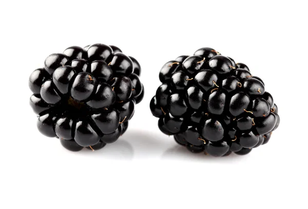 Dvě zralé blackberry v detailním — Stock fotografie